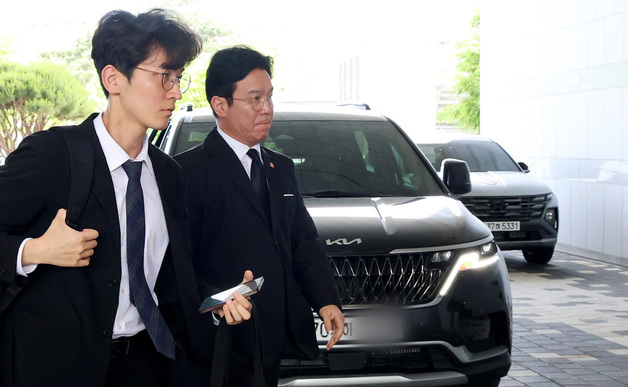 들어가는 김영훈 장관 김영훈 노동부 장관 취임