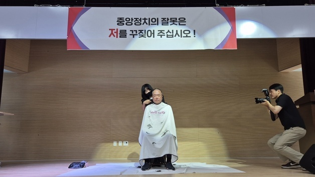 서범수, 6·3 지선 앞두고 삭발…"후보자들 중앙 정치와 분리해 달라"