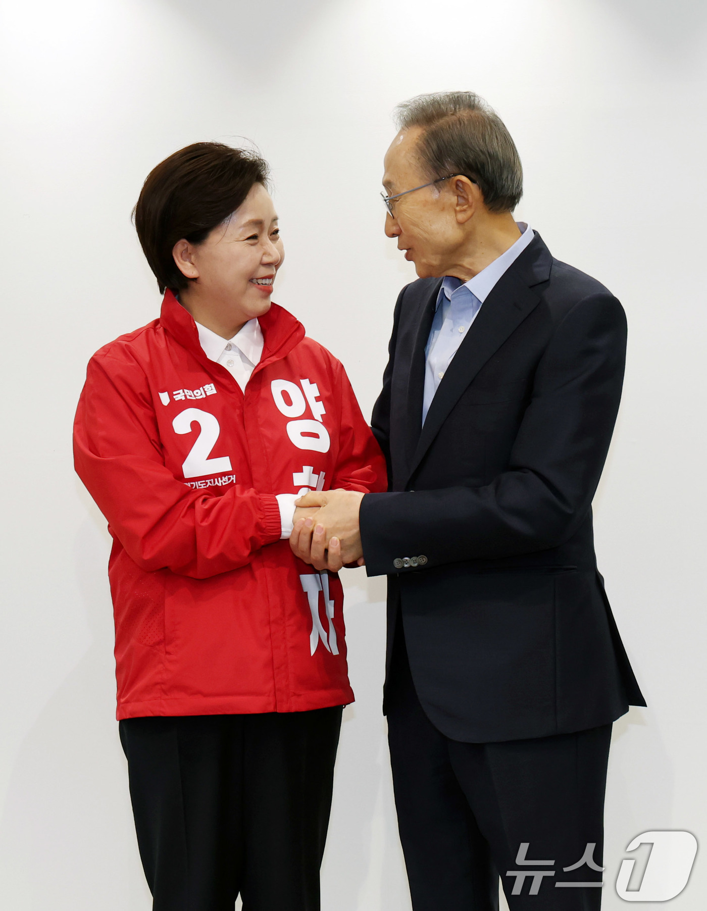 (서울=뉴스1) 박지혜 기자 = 양향자 국민의힘 경기지사 후보가 18일 서울 서초동 영포빌딩에서 이명박 전 대통령을 예방하고 있다. 2026.5.18/뉴스1