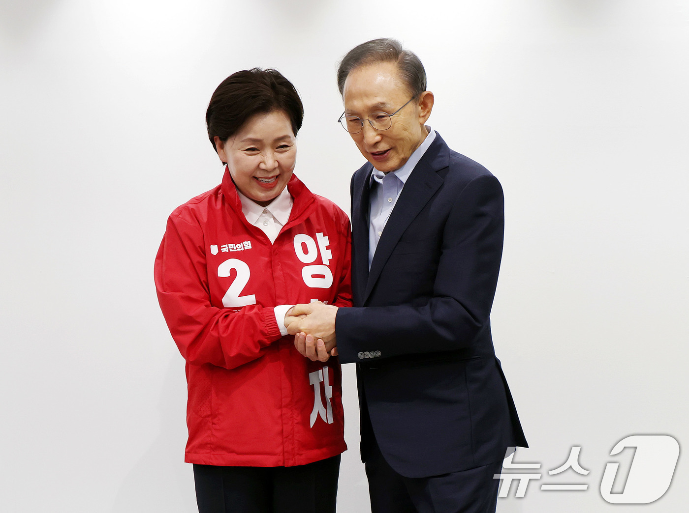 (서울=뉴스1) 박지혜 기자 = 양향자 국민의힘 경기지사 후보가 18일 서울 서초동 영포빌딩에서 이명박 전 대통령을 예방하고 있다. 2026.5.18/뉴스1