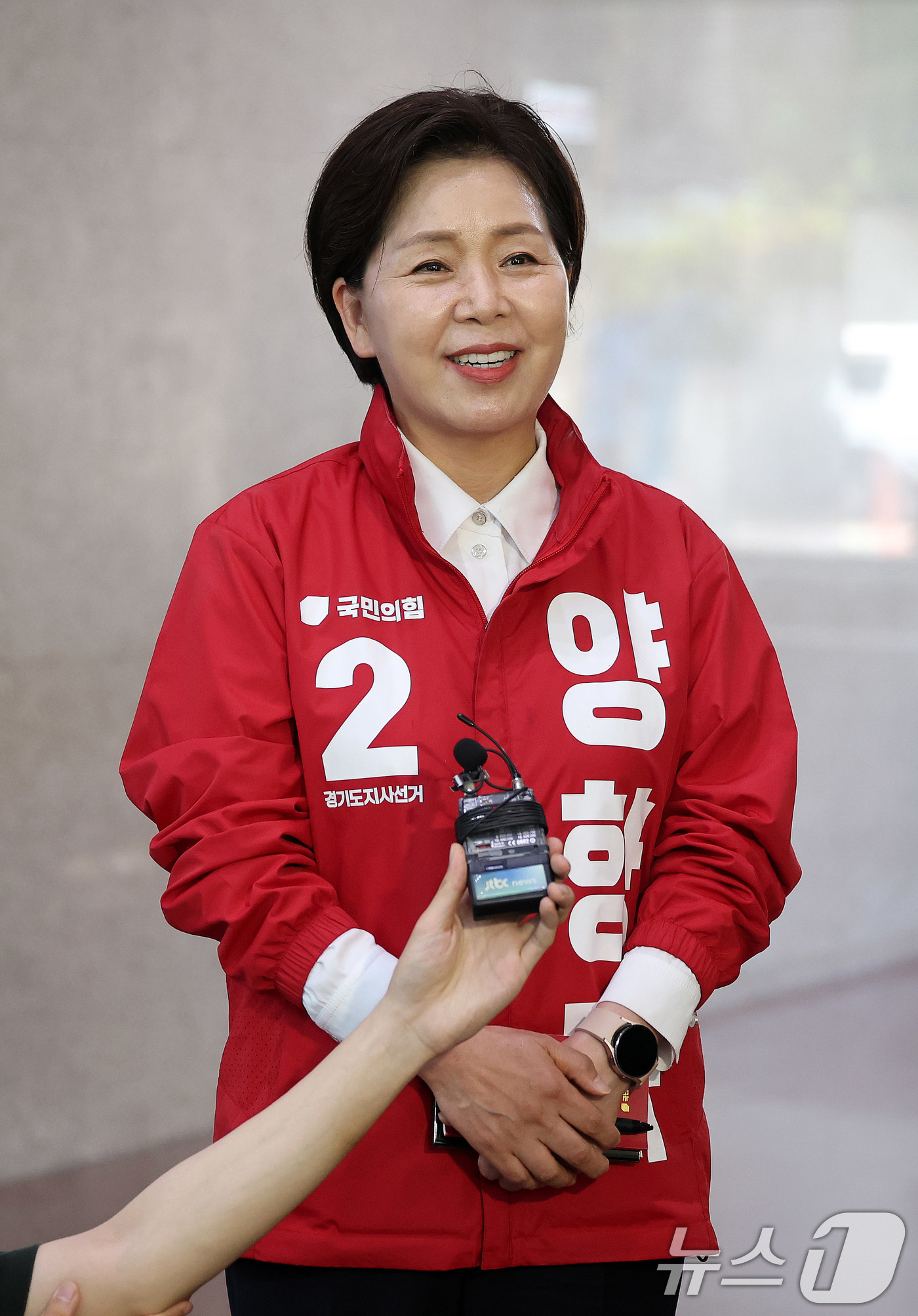 (서울=뉴스1) 박지혜 기자 = 양향자 국민의힘 경기지사 후보가 18일 서울 서초동 영포빌딩에서 이명박 전 대통령을 예방한 뒤 취재진 질문에 답하고 있다. 2026.5.18/뉴스1 …