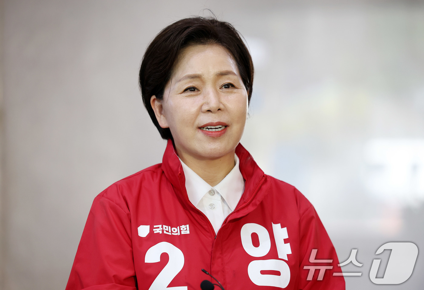 (서울=뉴스1) 박지혜 기자 = 양향자 국민의힘 경기지사 후보가 18일 서울 서초동 영포빌딩에서 이명박 전 대통령을 예방한 뒤 취재진 질문에 답하고 있다. 2026.5.18/뉴스1 …