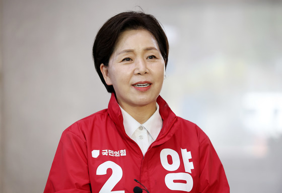 질문에 답하는 양향자 후보