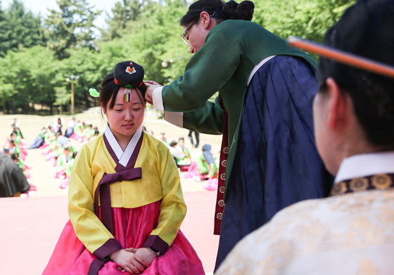 대구가톨릭대, 유학생 등 100인 '전통성년례'