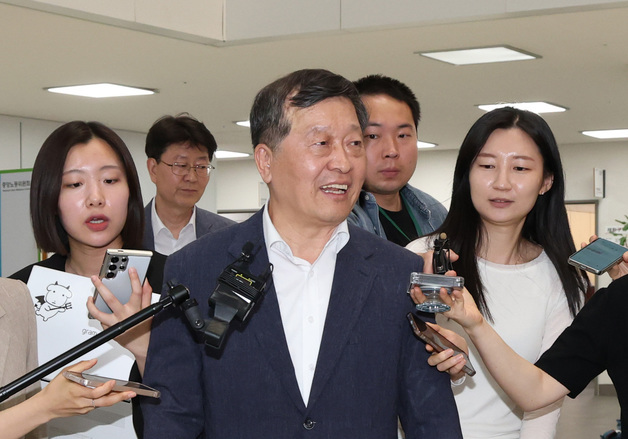 답변하는 박수근 중노위원장