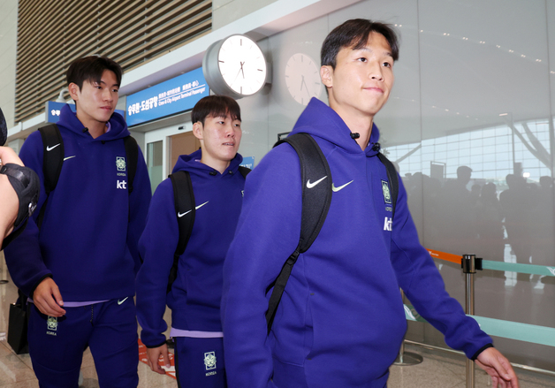 출국하는 축구대표팀