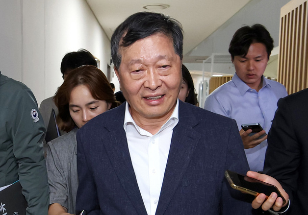 회의 마친 박수근 중앙노동위원장