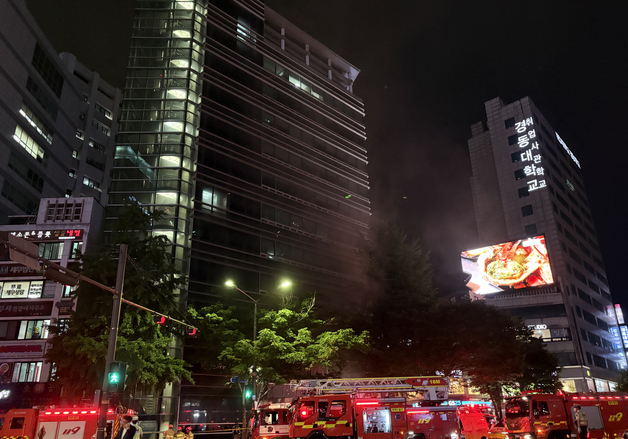 시청역 인근 건물서 화재…인명 피해 없어
