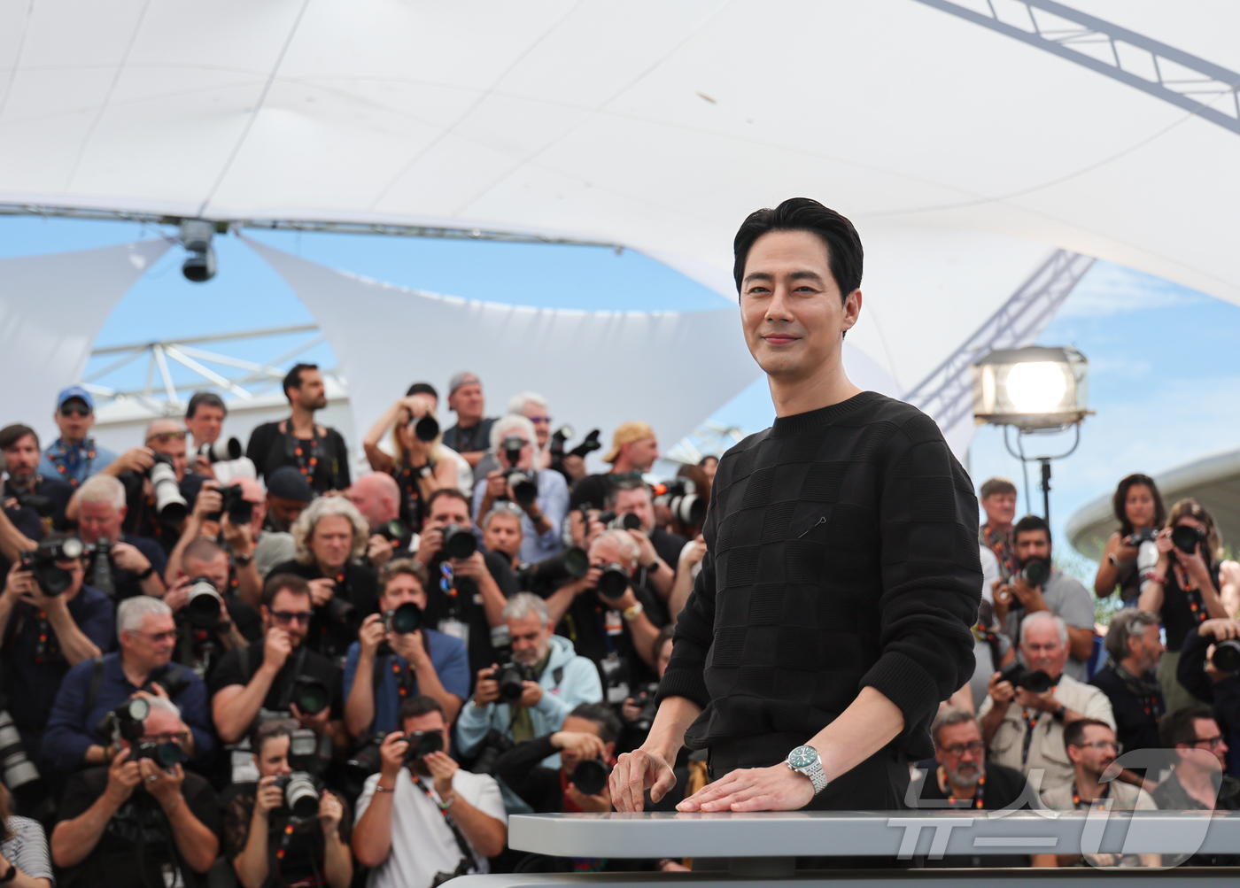 (칸=뉴스1) 이준성 특파원 = 제79회 칸 국제영화제가 열리고 있는 18일(현지시간) 프랑스 남부 소도시 칸 팔레 데 페스티발에서 열린 경쟁부문 진출작 ‘호프’ 포토콜에서 배우 …