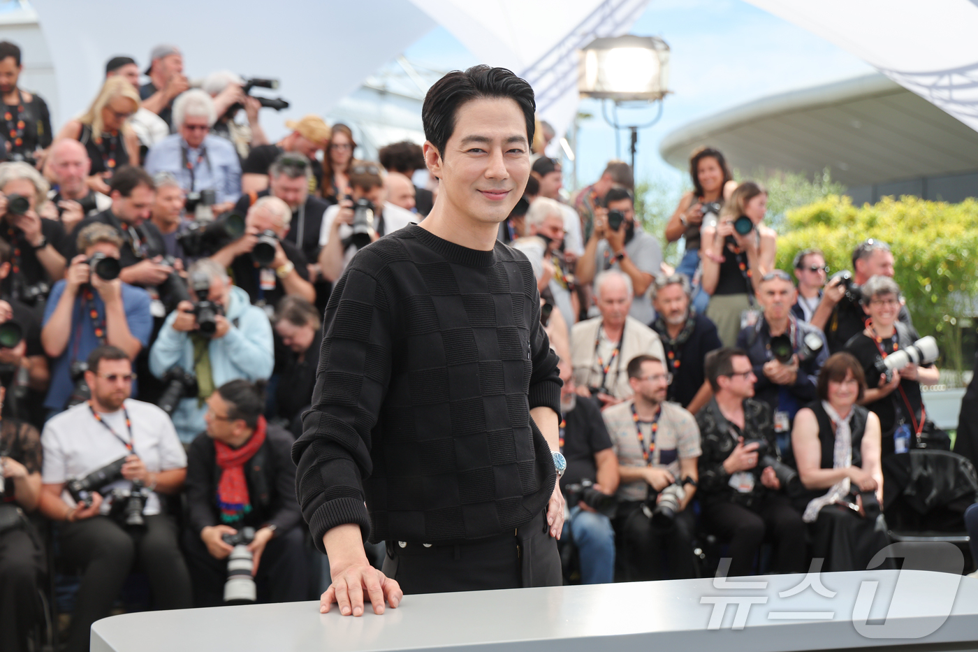 (칸=뉴스1) 이준성 특파원 = 제79회 칸 국제영화제가 열리고 있는 18일(현지시간) 프랑스 남부 소도시 칸 팔레 데 페스티발에서 열린 경쟁부문 진출작 ‘호프’ 포토콜에서 배우 …