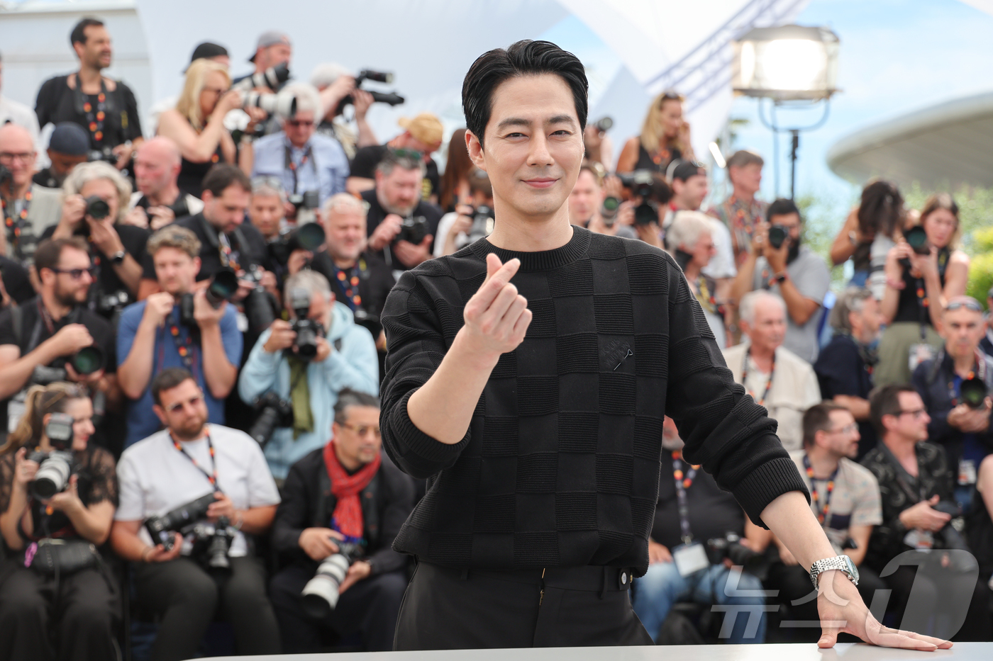 (칸=뉴스1) 이준성 특파원 = 제79회 칸 국제영화제가 열리고 있는 18일(현지시간) 프랑스 남부 소도시 칸 팔레 데 페스티발에서 열린 경쟁부문 진출작 ‘호프’ 포토콜에서 배우 …