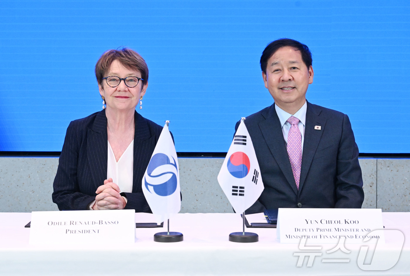 (서울=뉴스1) = 한국경제 투자설명회(IR) 참석차 영국 런던을 방문 중인 구윤철 부총리 겸 재정경제부 장관이 18일(현지시간) 삼성 KX에서 오딜 르노-바소 유럽부흥은행(EBR …