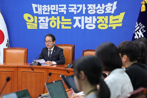기자간담회 연 강준현 수석대변인
