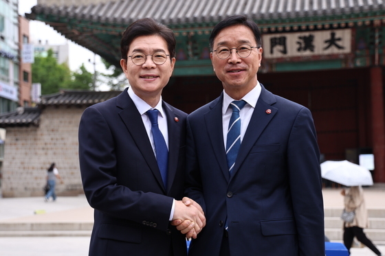손 잡은 정원오·위성곤 후보