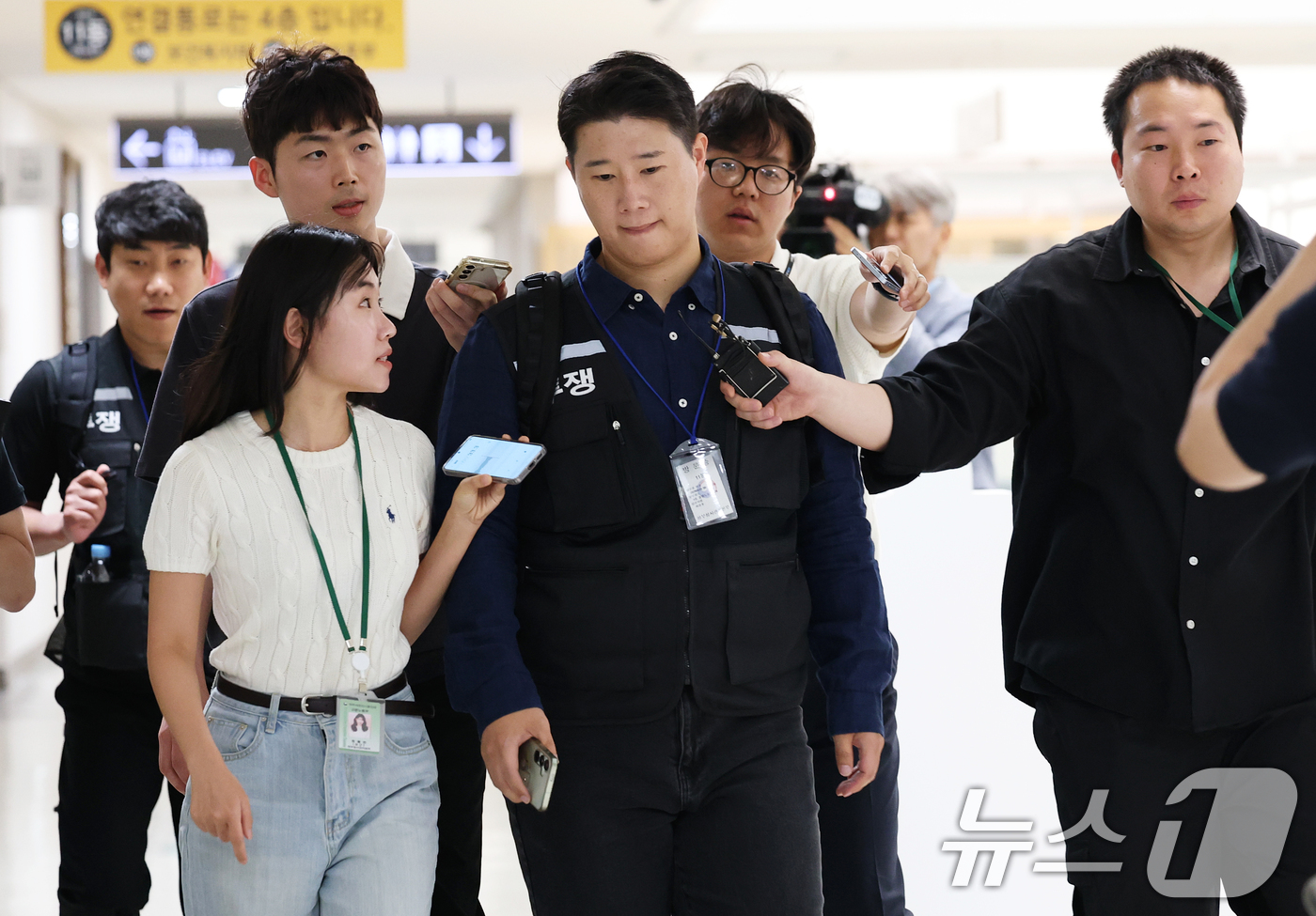 (세종=뉴스1) 오대일 기자 = 최승호 삼성그룹 초기업노동조합 삼성전자지부 위원장이 총파업 예고 시한을 이틀 앞둔 19일 오전 정부세종청사 중앙노동위원회에서 열린 2차 사후조정 최 …