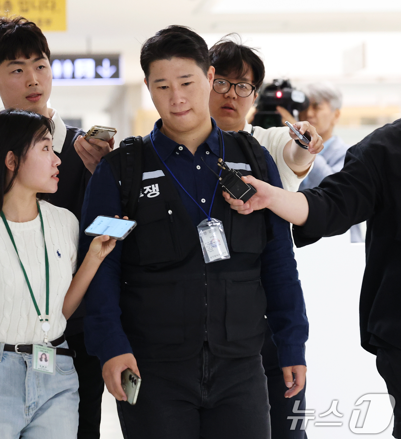 (세종=뉴스1) 오대일 기자 = 최승호 삼성그룹 초기업노동조합 삼성전자지부 위원장이 총파업 예고 시한을 이틀 앞둔 19일 오전 정부세종청사 중앙노동위원회에서 열린 2차 사후조정 최 …