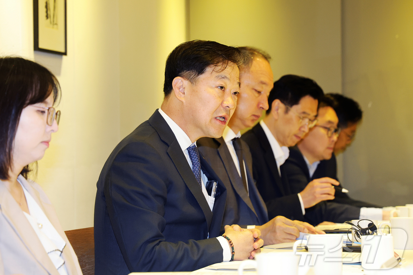 (서울=뉴스1) = 이형훈 보건복지부 제2차관이 19일 오전 서울 중구 콘퍼런스하우스 달개비에서 열린 중동전쟁 대응 제8차 보건의약단체회의에서 모두발언을 하고 있다. (보건복지부 …