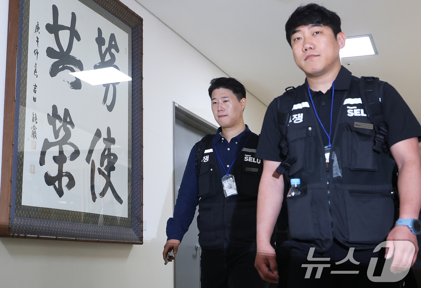 (세종=뉴스1) 오대일 기자 = 최승호 삼성그룹 초기업노동조합 삼성전자지부 위원장이 총파업 예고 시한을 이틀 앞둔 19일 오전 정부세종청사 중앙노동위원회에서 열린 2차 사후조정 최 …