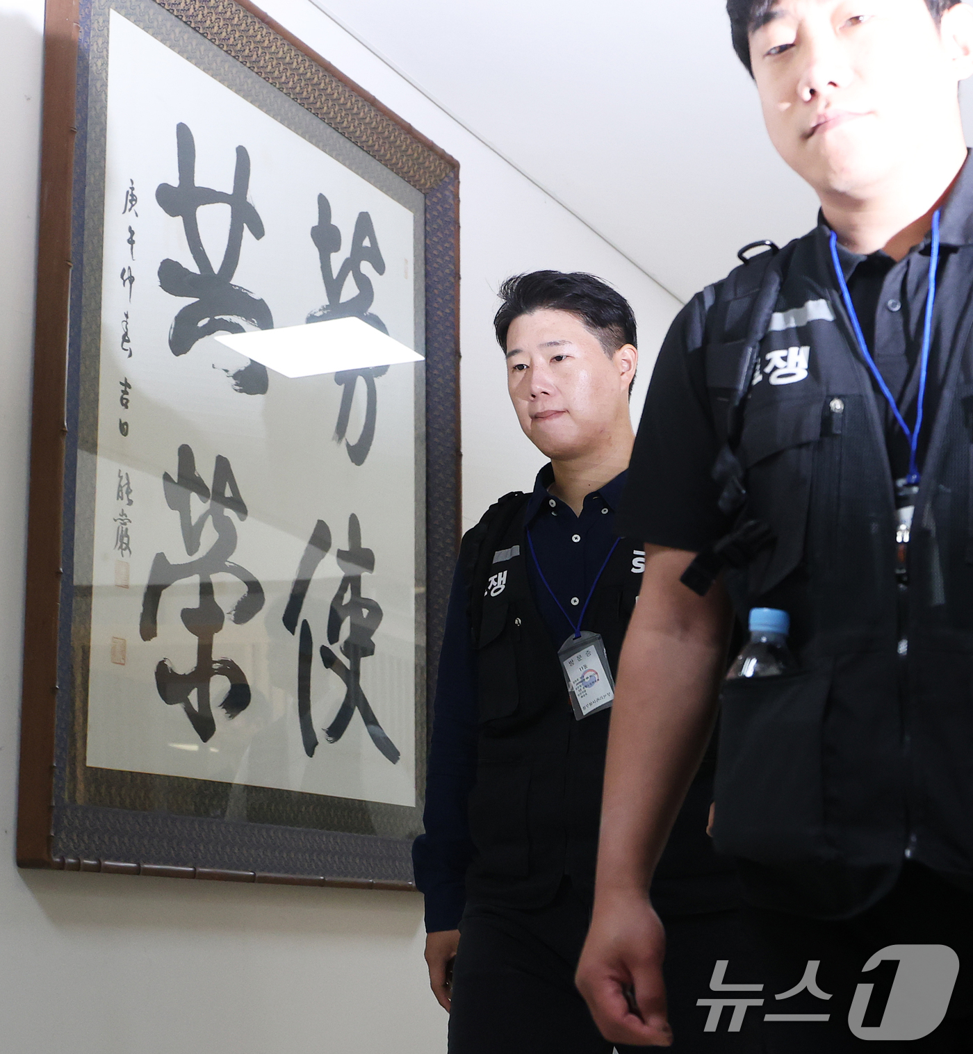 (세종=뉴스1) 오대일 기자 = 최승호 삼성그룹 초기업노동조합 삼성전자지부 위원장이 총파업 예고 시한을 이틀 앞둔 19일 오전 정부세종청사 중앙노동위원회에서 열린 2차 사후조정 최 …