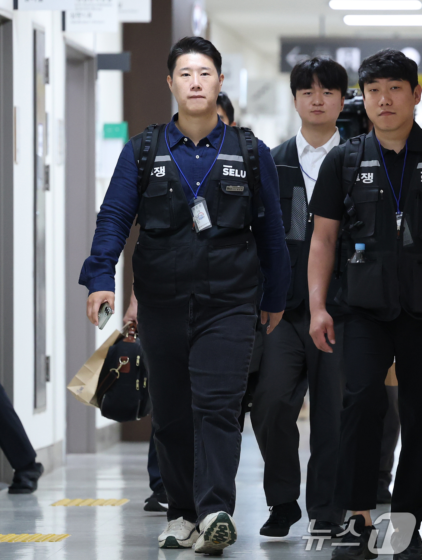 (세종=뉴스1) 오대일 기자 = 최승호 삼성그룹 초기업노동조합 삼성전자지부 위원장이 총파업 예고 시한을 이틀 앞둔 19일 오전 정부세종청사 중앙노동위원회에서 열린 2차 사후조정 최 …