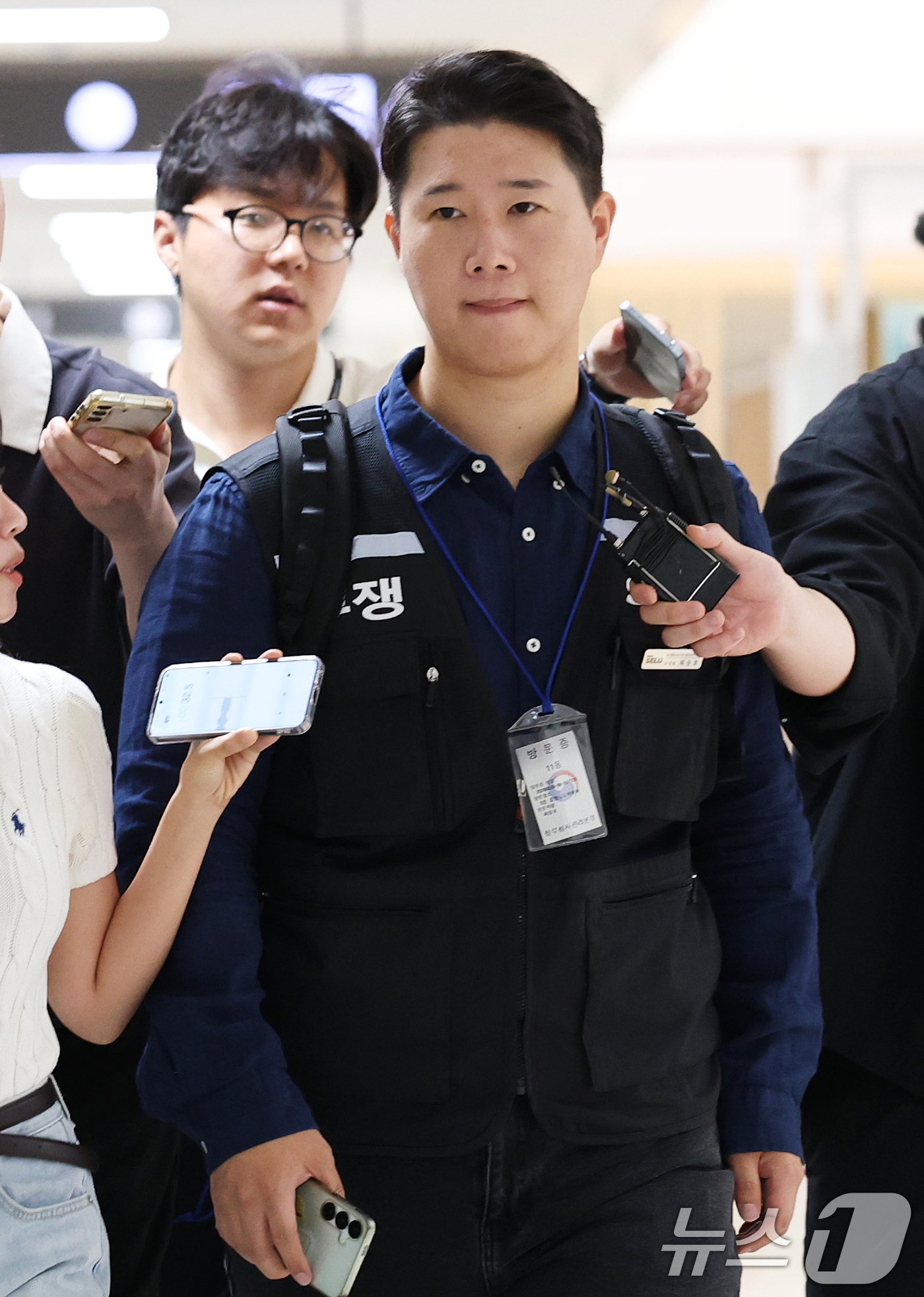 (세종=뉴스1) 오대일 기자 = 최승호 삼성그룹 초기업노동조합 삼성전자지부 위원장이 총파업 예고 시한을 이틀 앞둔 19일 오전 정부세종청사 중앙노동위원회에서 열린 2차 사후조정 최 …
