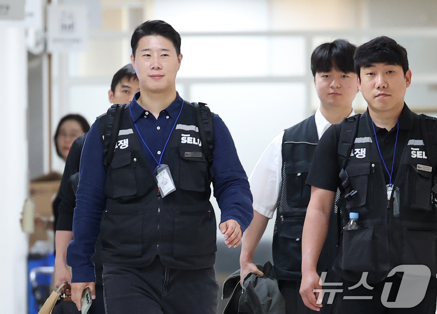 (세종=뉴스1) 오대일 기자 = 최승호 삼성그룹 초기업노동조합 삼성전자지부 위원장이 총파업 예고 시한을 이틀 앞둔 19일 오전 정부세종청사 중앙노동위원회에서 열린 2차 사후조정 최 …
