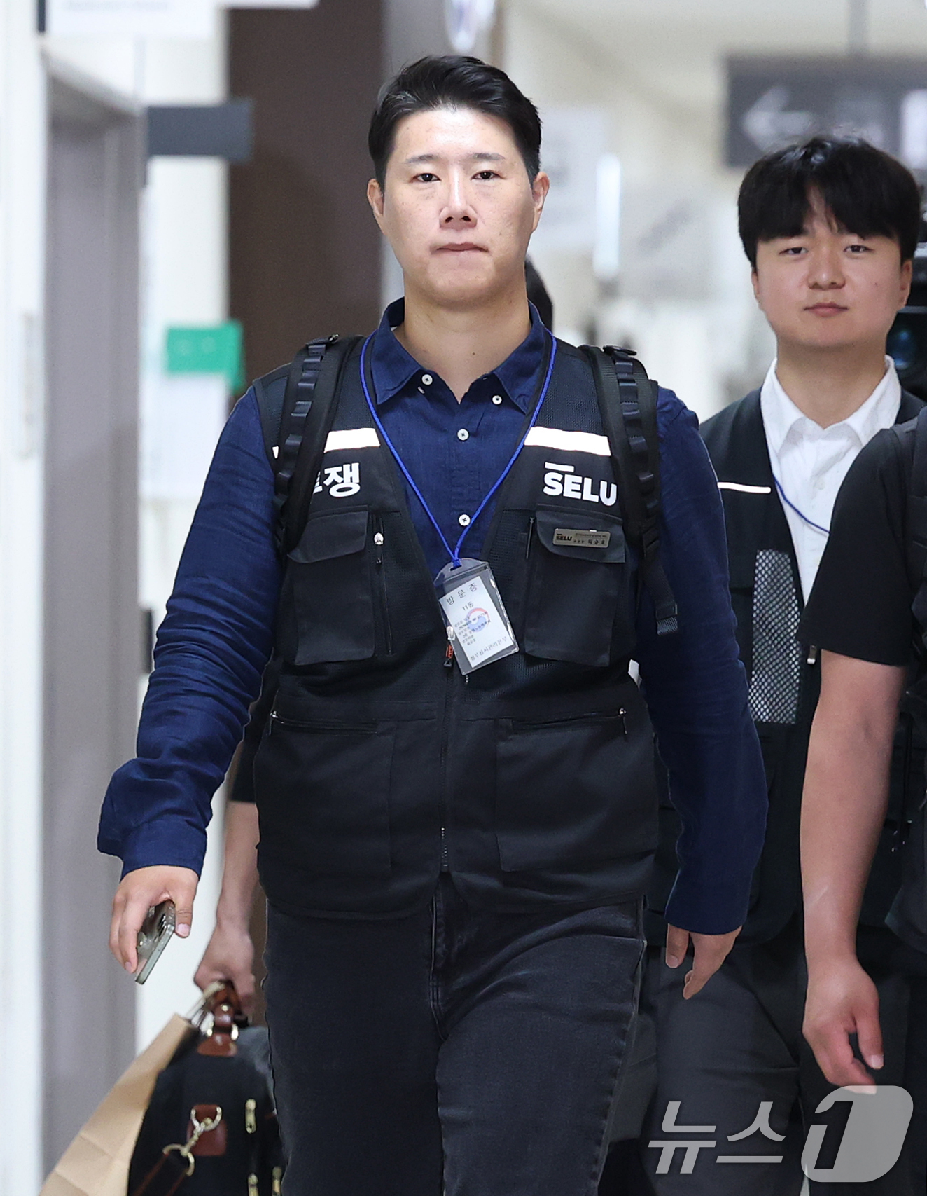 (세종=뉴스1) 오대일 기자 = 최승호 삼성그룹 초기업노동조합 삼성전자지부 위원장이 총파업 예고 시한을 이틀 앞둔 19일 오전 정부세종청사 중앙노동위원회에서 열린 2차 사후조정 최 …