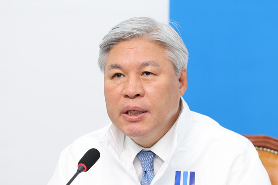 발언하는 서왕진 원내대표