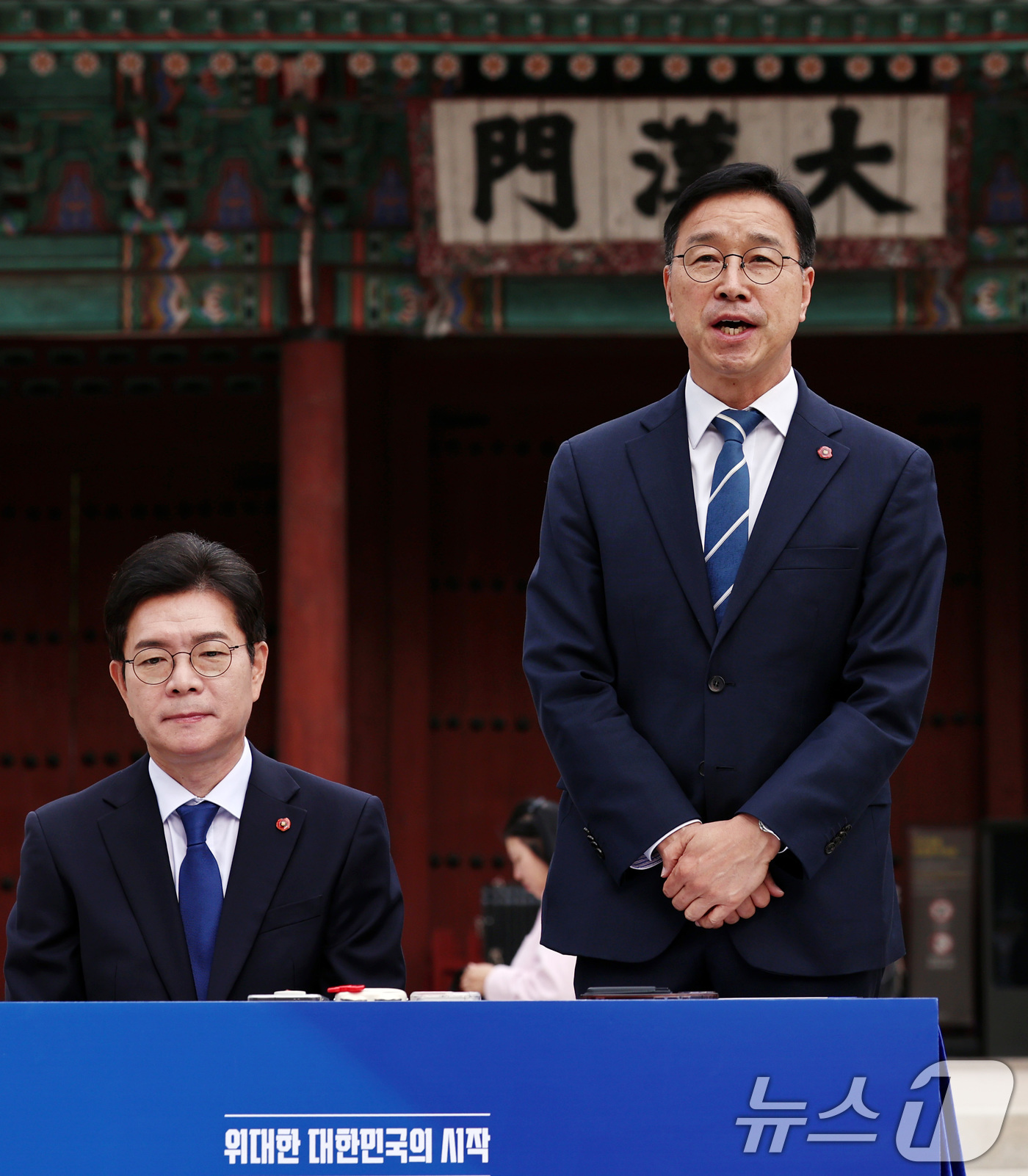 (서울=뉴스1) 구윤성 기자 = 위성곤 더불어민주당 제주지사 후보가 19일 서울 덕수궁 대한문 앞에서 열린 정원오 서울시장 후보와의 상생협력 정책협약식에서 인사말을 하고 있다. 2 …