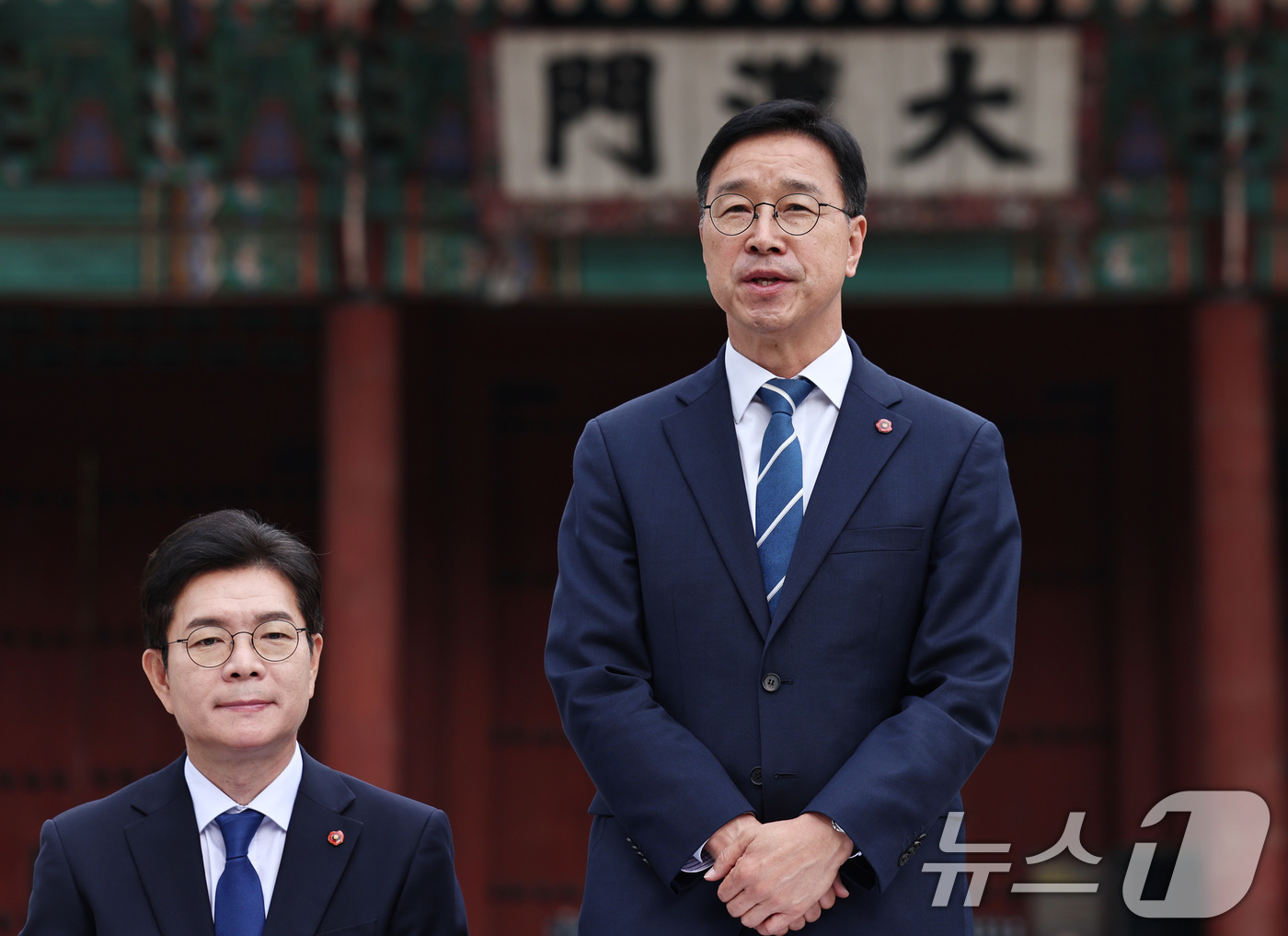 (서울=뉴스1) 구윤성 기자 = 위성곤 더불어민주당 제주지사 후보가 19일 서울 덕수궁 대한문 앞에서 열린 정원오 서울시장 후보와의 상생협력 정책협약식에서 인사말을 하고 있다. 2 …