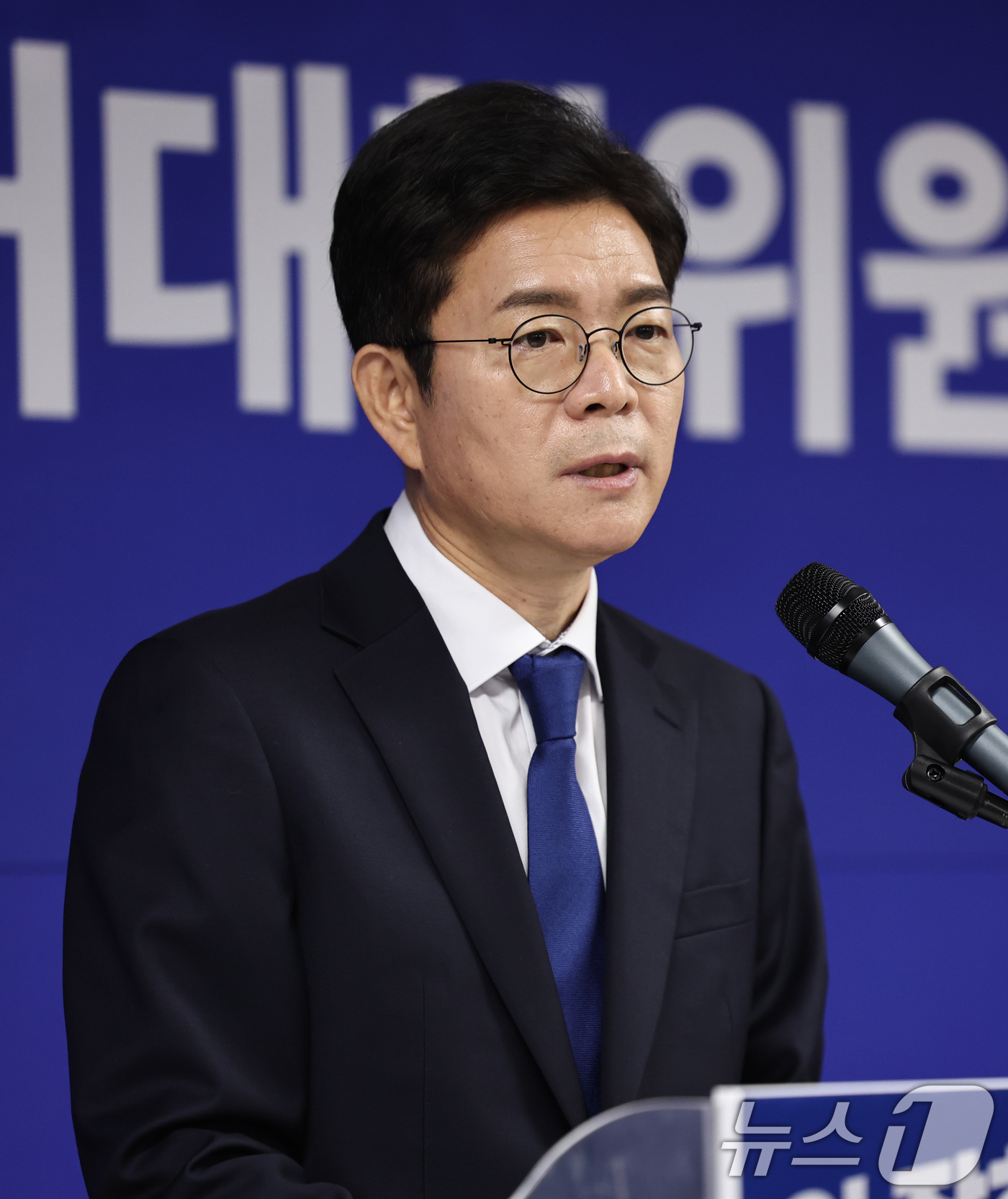 (서울=뉴스1) 구윤성 기자 = 정원오 더불어민주당 서울시장 후보가 19일 오전 서울 중구 선거사무실에서 열린 제3차 선거대책위원회 회의에서 모두발언을 하고 있다. 2026.5.1 …