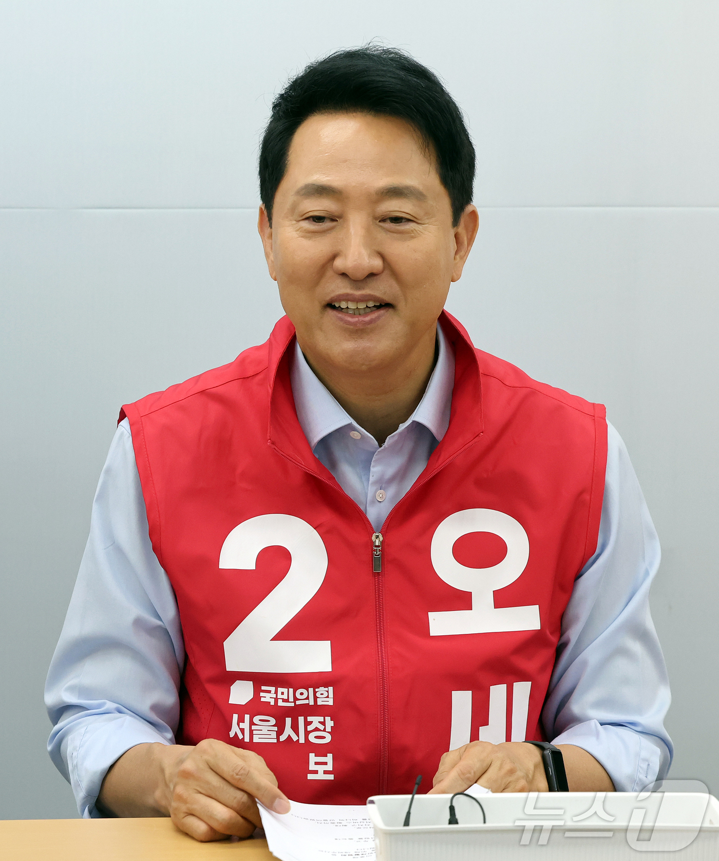 (서울=뉴스1) 김진환 기자 = 오세훈 국민의힘 서울시장 후보가 19일 오전 서울시 종로구 선거 캠프에서 열린 서울시 장애인단체 관계자들과의 간담회에 참석해 모두발언을 하고 있다. …