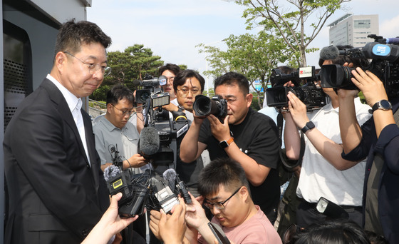 '스벅 탱크데이 논란' 광주 사죄 방문…5·18단체 '문전박대'(종합)