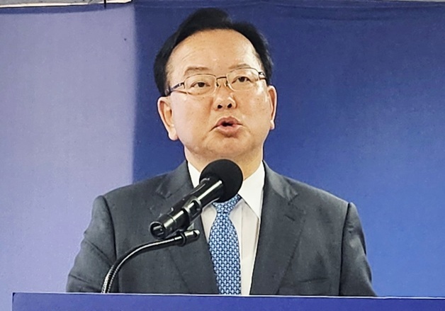 공약 발표하는 김부겸