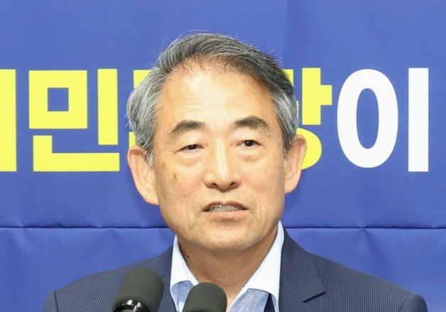 공약발표하는 윤준병 위원장