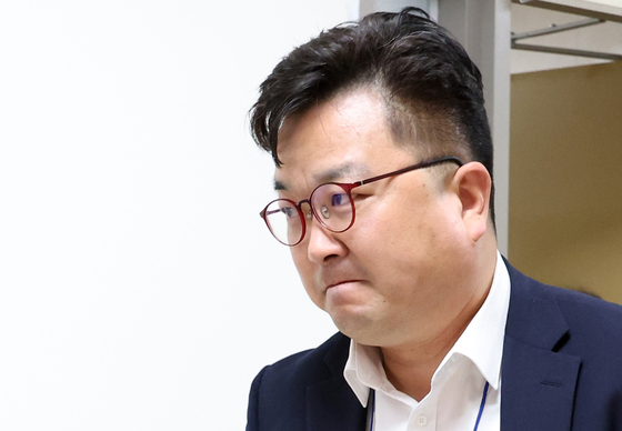 굳은 얼굴의 김형로 삼성전자 부사장