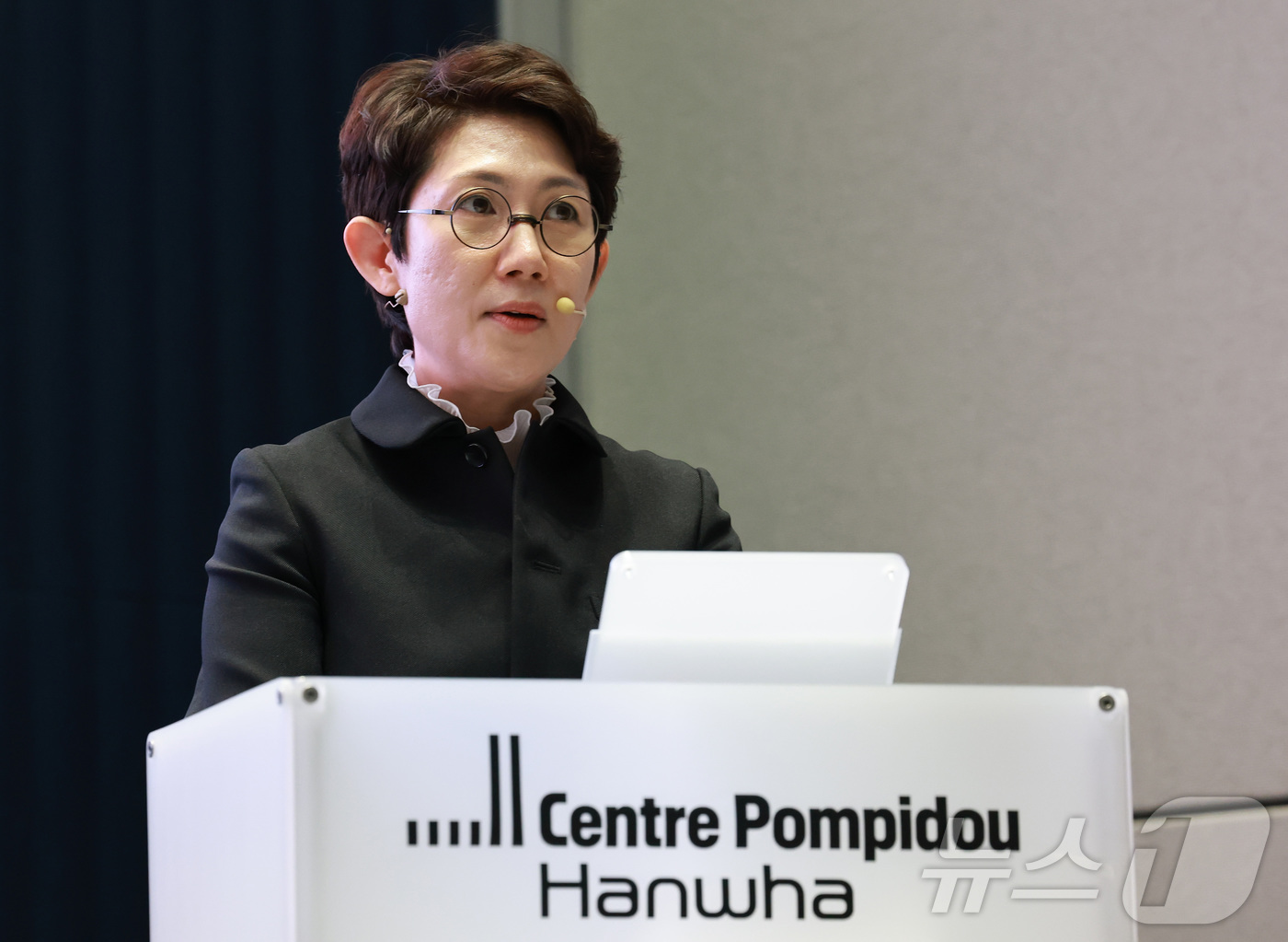 (서울=뉴스1) 임세영 기자 = 임근혜 퐁피두센터 한화 총괄디렉터가 19일 서울 영등포구 여의도 63빌딩 퐁피두센터 한화에서 열린 '퐁피두센터 한화 개관 기자간담회'에서 전시방향을 …
