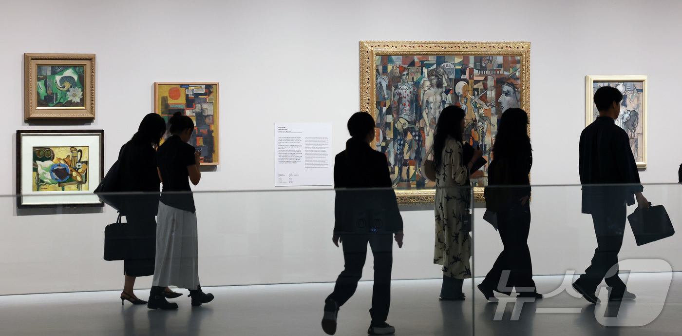 (서울=뉴스1) 임세영 기자 = 19일 서울 영등포구 여의도 63빌딩 퐁피두센터 한화에서 열린 '퐁피두센터 한화 개관 기자간담회' 참석자들이 개관전 '큐비스트: 시각의 혁신가들' …