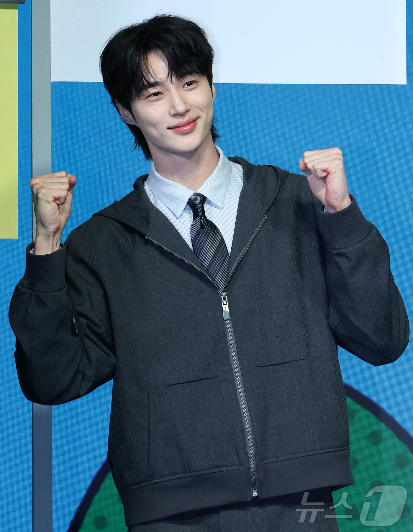 (서울=뉴스1) 김진환 기자 = 배우 변우석이 19일 오전 서울 종로구 JW 동대문 메리어트 호텔에서 열린 넷플릭스 새 예능프로그램 ‘유재석 캠프’ 제작발표회에 참석해 포즈를 취하 …