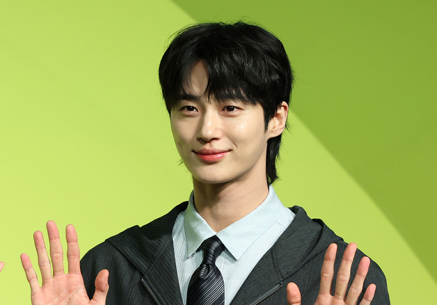 변우석, 스윗한 인사