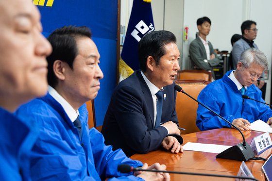 인사말하는 정청래 민주당 대표