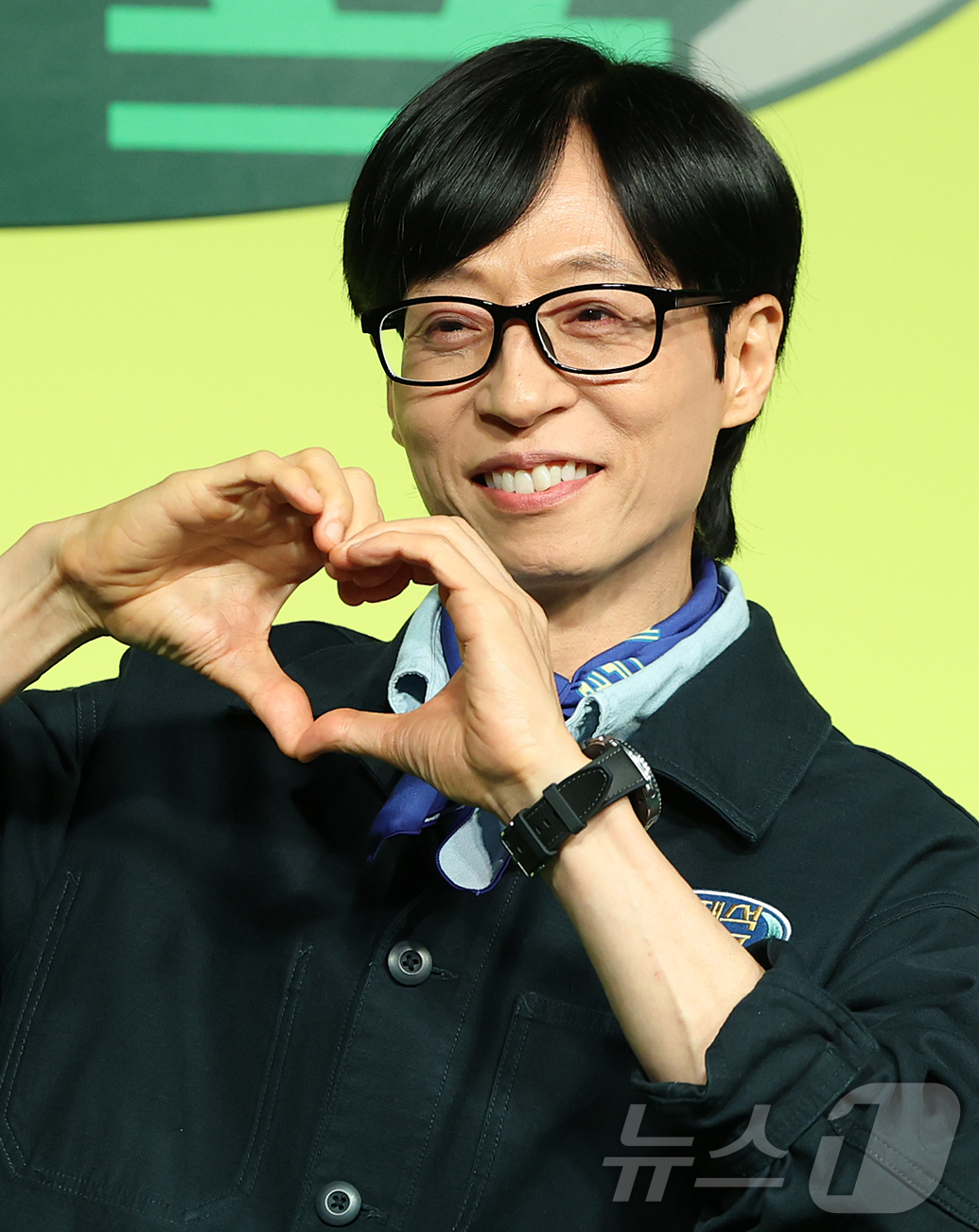 (서울=뉴스1) 김진환 기자 = 개그맨 유재석이 19일 오전 서울 종로구 JW 동대문 메리어트 호텔에서 열린 넷플릭스 새 예능프로그램 ‘유재석 캠프’ 제작발표회에 참석해 포즈를 취 …