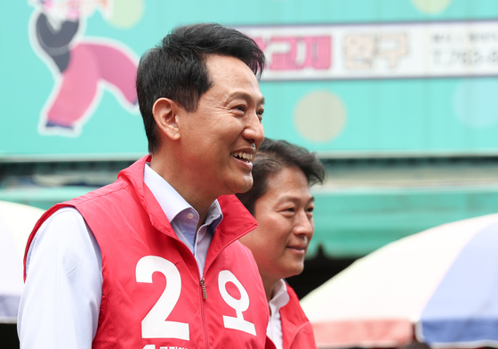 오세훈 서울시장 후보, 창신동 문구완구거리 방문