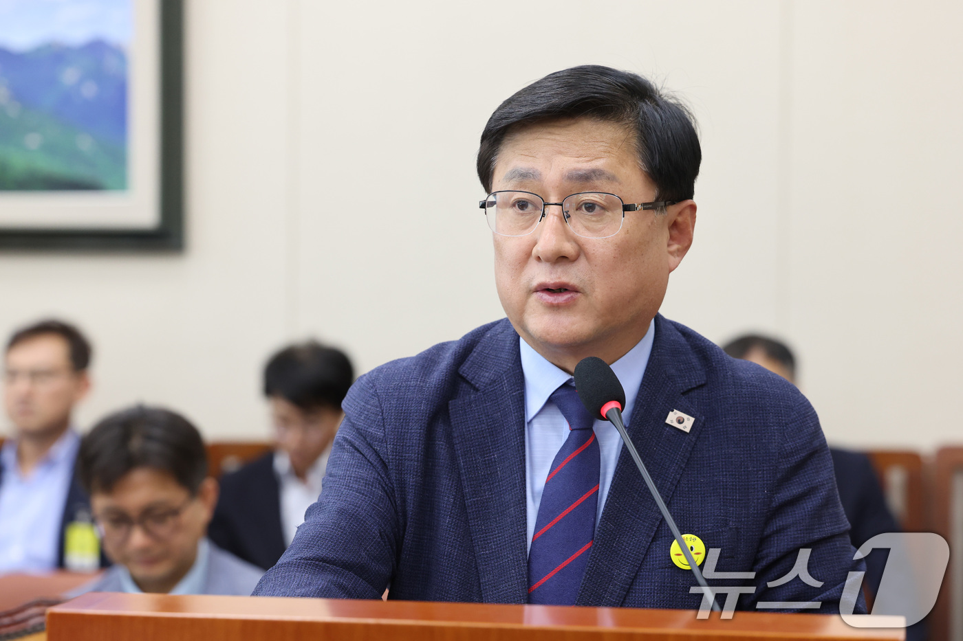 (서울=뉴스1) 신웅수 기자 = 김성환 기후에너지환경부 장관이 19일 서울 여의도 국회에서 열린 기후에너지환경노동위원회 전체회의에서 발언하고 있다. 2026.5.19/뉴스1