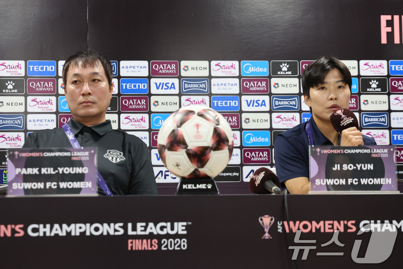 (수원=뉴스1) 김영운 기자 = 수원FC위민 지소연이 19일 경기 수원시 수원종합운동장에서 열린 2025~2026시즌 아시아축구연맹(AFC) 여자 챔피언스리그(AWCL) 4강전 기 …
