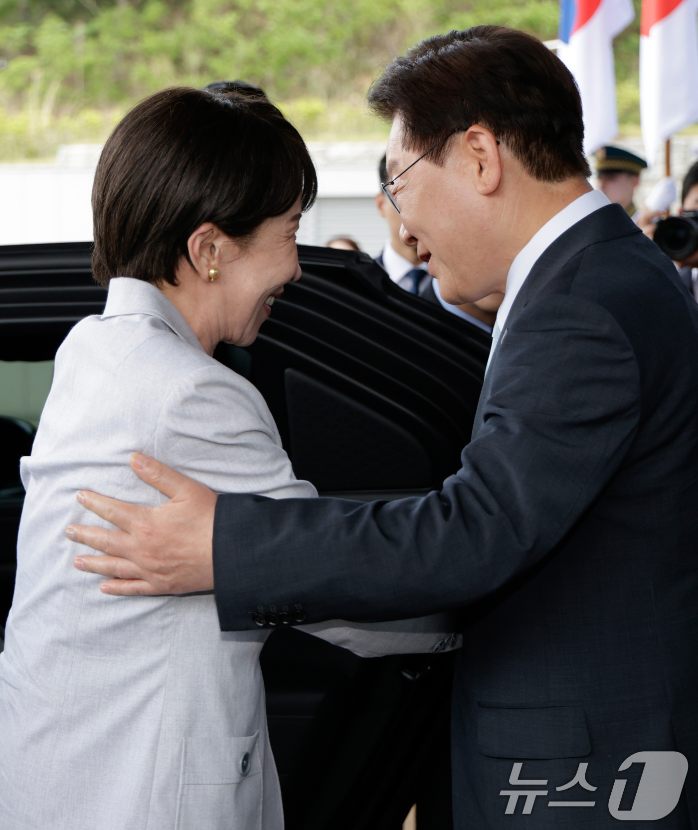 (안동=뉴스1) 허경 기자 = 이재명 대통령이 19일 경북 안동의 한 호텔에서 방한한 다카이치 사나에 일본 총리를 영접하고 있다. (청와대통신사진기자단) 2026.5.19/뉴스1