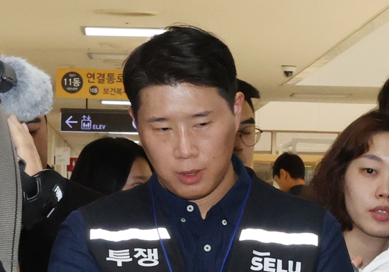 팔 걷어붙이는 최승호 위원장