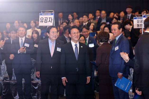 대한민국 중소기업인대회 입장하는 김민석 총리
