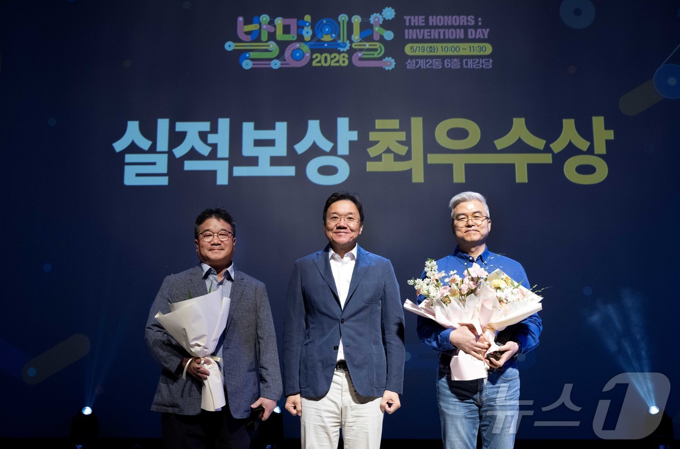 (서울=뉴스1) = 현대자동차·기아가 19일 경기도 화성시 남양연구소에서 사내 특허 경연대회인 ‘2026 발명의 날' 행사를 개최했다고 밝혔다. 사진은 김창환 전동화에너지솔루션담당 …
