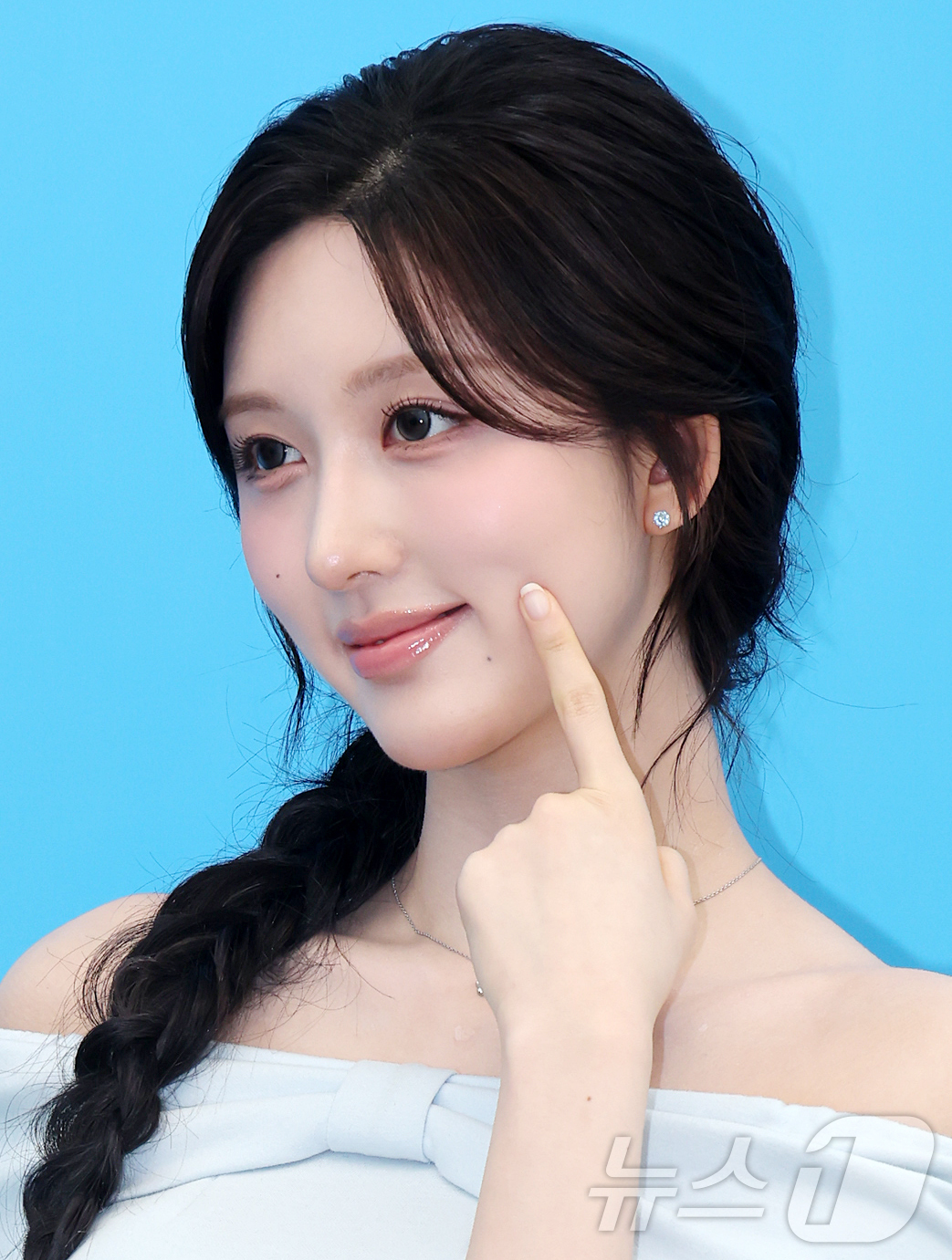 (서울=뉴스1) 김진환 기자 = 아이브 가을이 19일 서울 성동구 LES601 성수에서 열린 센카 팝업 기념 포토행사에 참석해 포즈를 취하고 있다. 2026.5.19/뉴스1